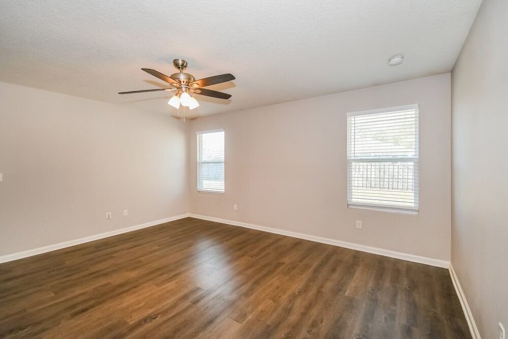 Building Photo - 6968 Loris Ln