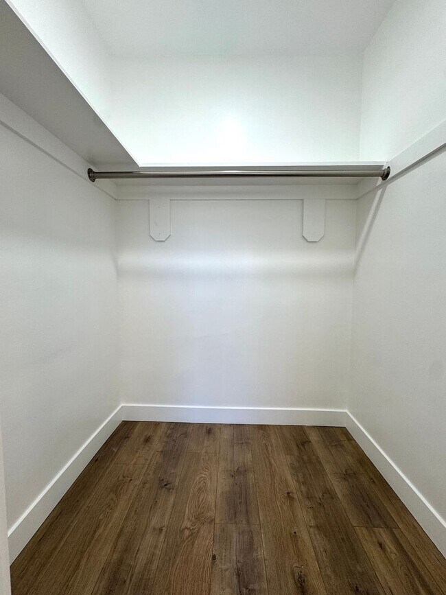 Building Photo - Spacious 1 Bedroom in West Hollywood!