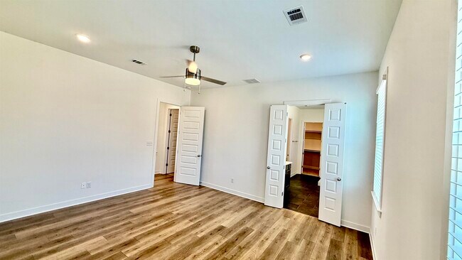 Building Photo - 5695 Pleasant Pk Pl