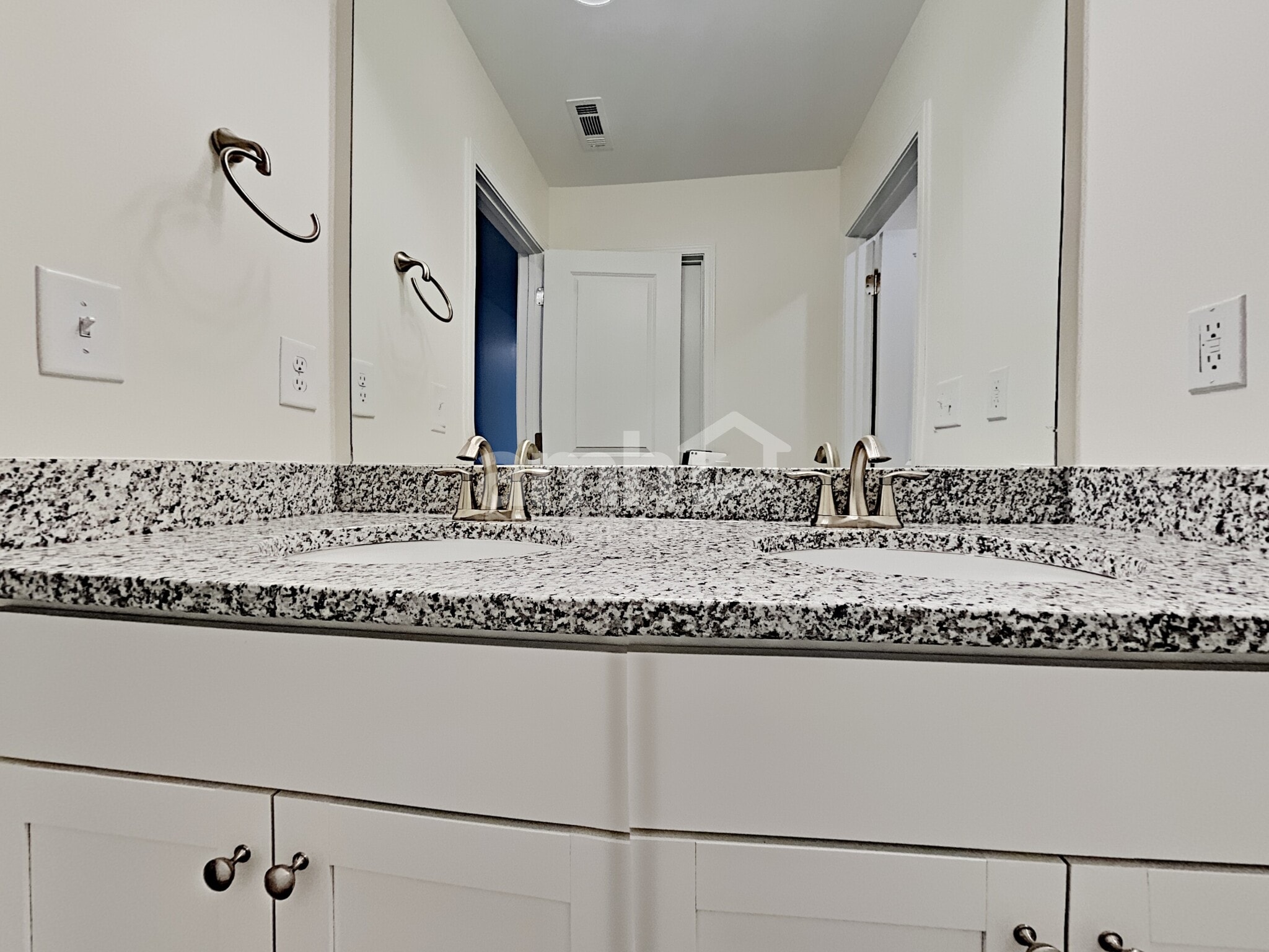 Building Photo - 227 Ivy Brook Dr