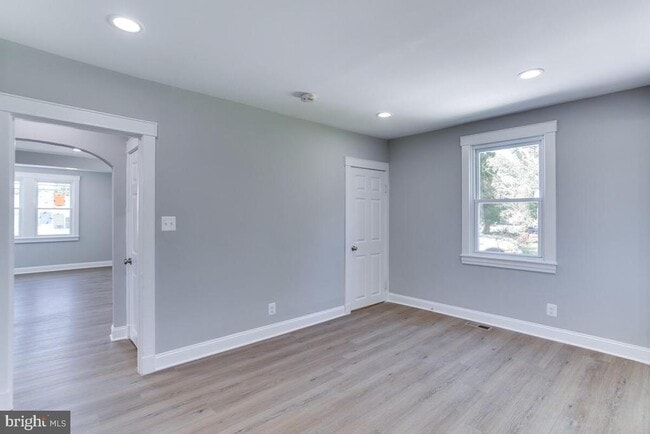 Building Photo - 1227 Tyler Ave