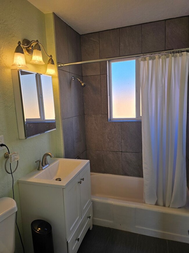 Building Photo - Pet Friendly & Steps Away From Idlewild Park and River!