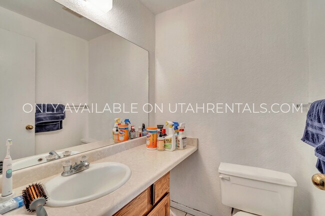 Building Photo - 728 W 1720 N