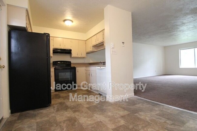 Building Photo - 776 Whittier St