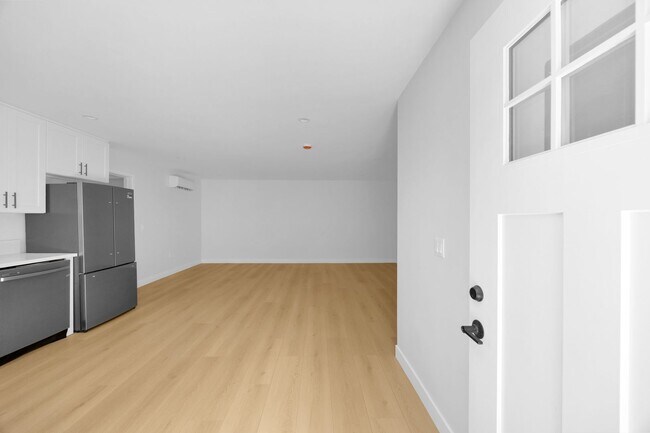 Building Photo - 4 Bedroom, 2 Bathroom Home – Near CSULB