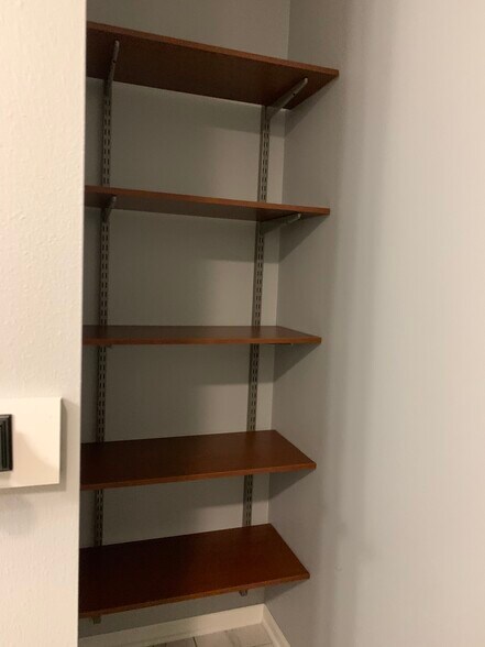 Building Photo - 465 W 5th St