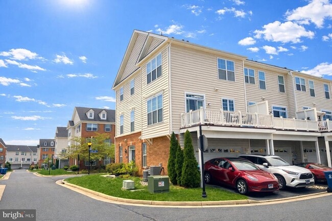 Building Photo - 43010 Paris Gap Square