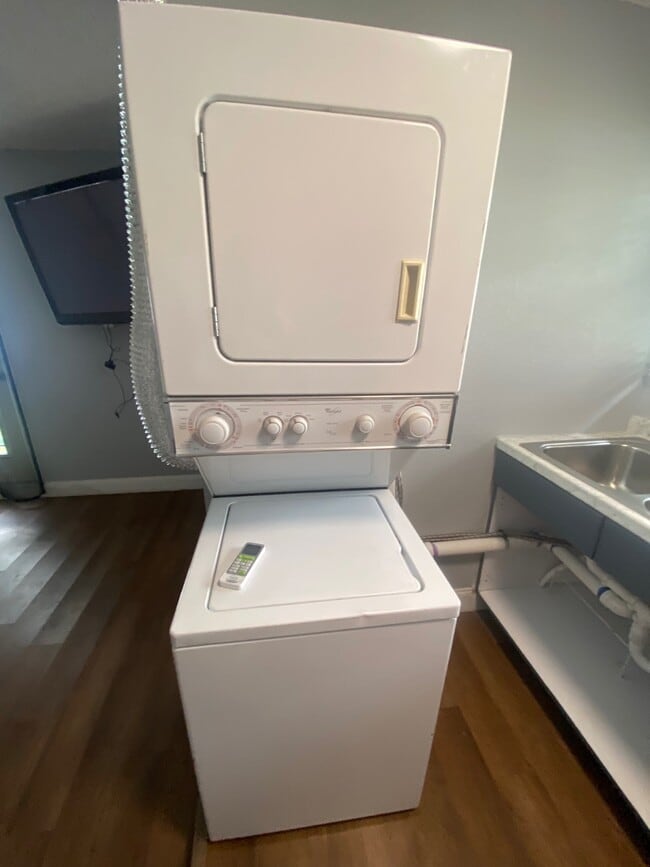 Building Photo - 27103 Frampton Ave