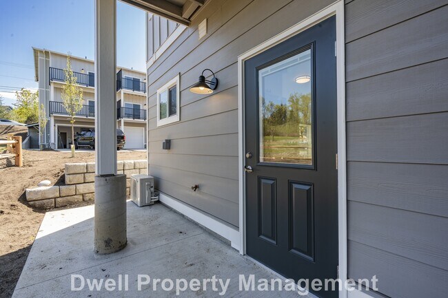 Building Photo - 4020 Dewey Rd