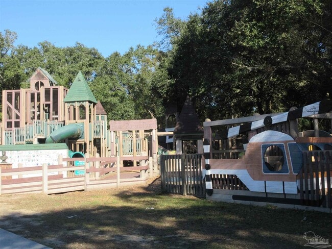 Building Photo - 4389 Pine Villa Cir