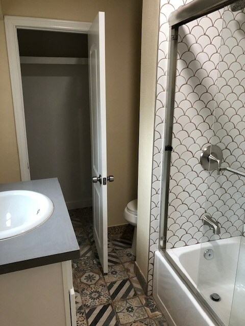 Building Photo - 302 S Broadway