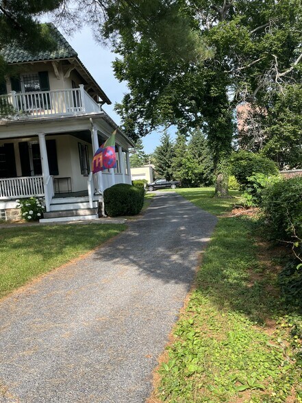 Building Photo - 4101 Roland Ave