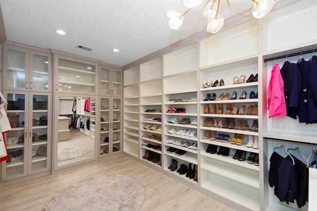 Building Photo - 1000 Bolivar Point Ln