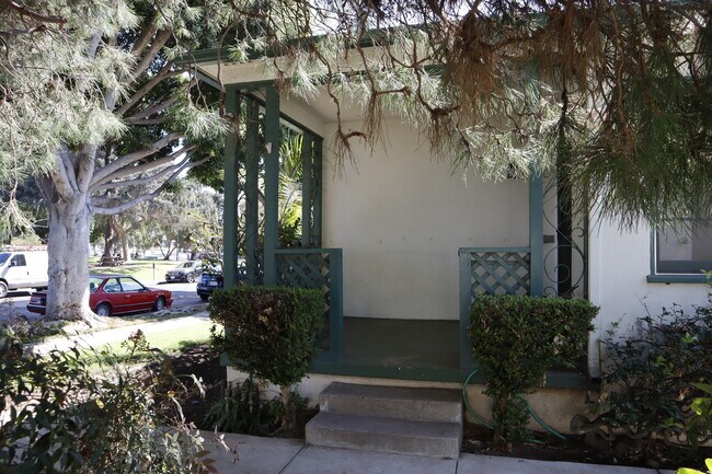 Front of Apartment - 1124 Chelsea Ave