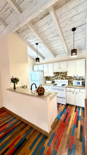 Open Concept Kitchen - 207 Hi Cir N