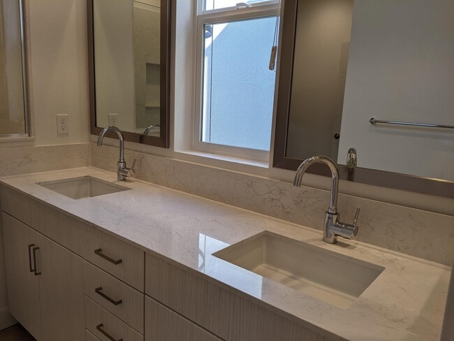 Building Photo - 193 Uptown Cir