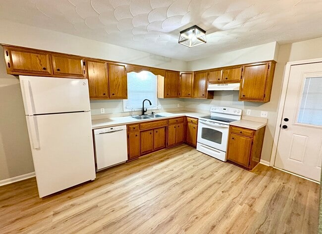 Building Photo - 113 Meadow Ln