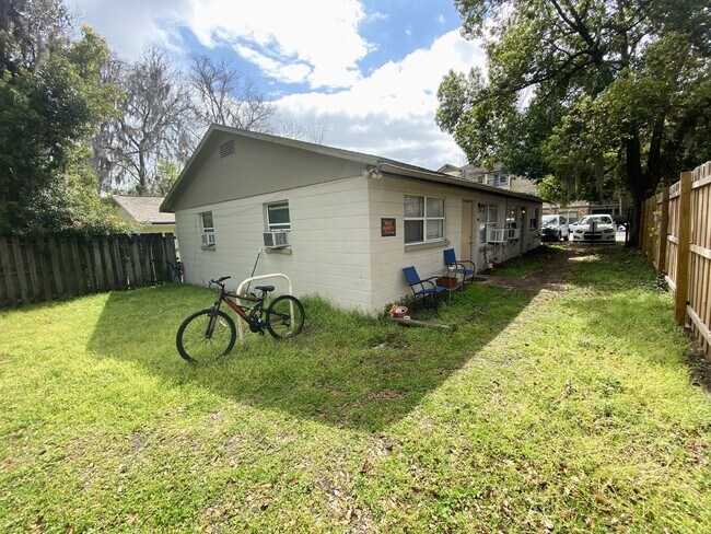 Building Photo - 908 SW 6th Ave