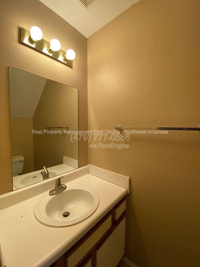 Building Photo - 1244 N Iron Horse Dr