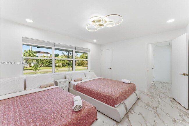 Building Photo - 201 Calle Grande Dr