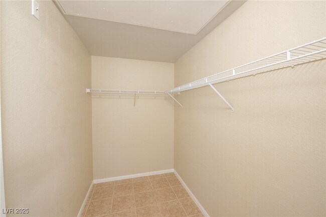 Building Photo - 8555 W Russell Rd