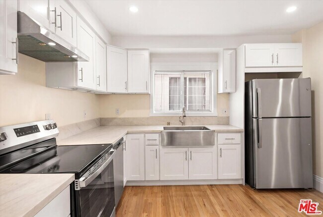 Building Photo - 6190 Mesa Ave