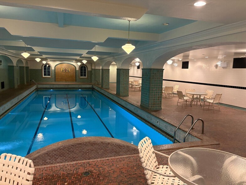 Building Photo - 4637 Pine St