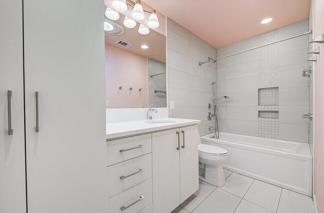 Building Photo - 2400 Spring Creek Dr