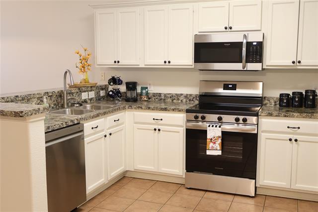 Building Photo - 203 Rockbrook Dr