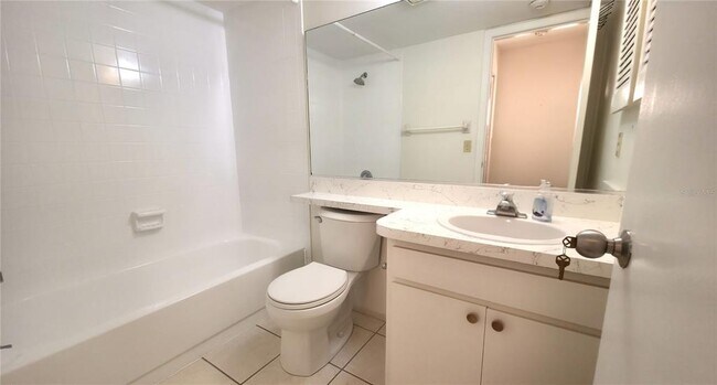 Building Photo - 2124 N Tamiami Trl