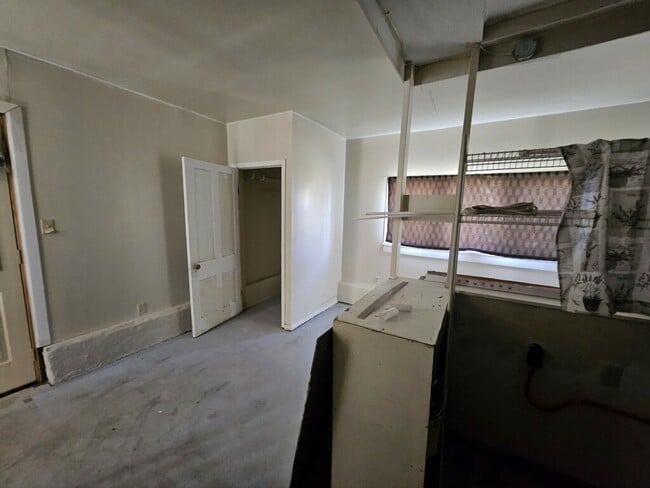 Building Photo - Warren