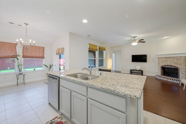 Building Photo - Beautiful Open-Concept Home with Large Backyard