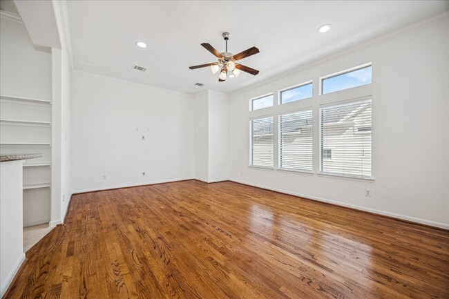 Building Photo - 5210 Petty St