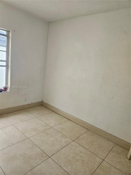 Building Photo - 2952 NW 5th Ave