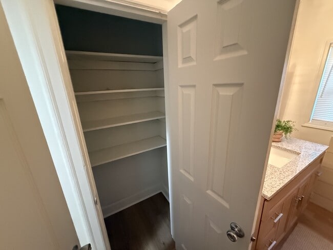 Building Photo - 3739 Rhea Ave