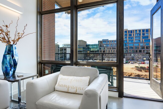 Building Photo - FULLY FURNISHED LUXURY DOWNTOWN LIVING AT ...