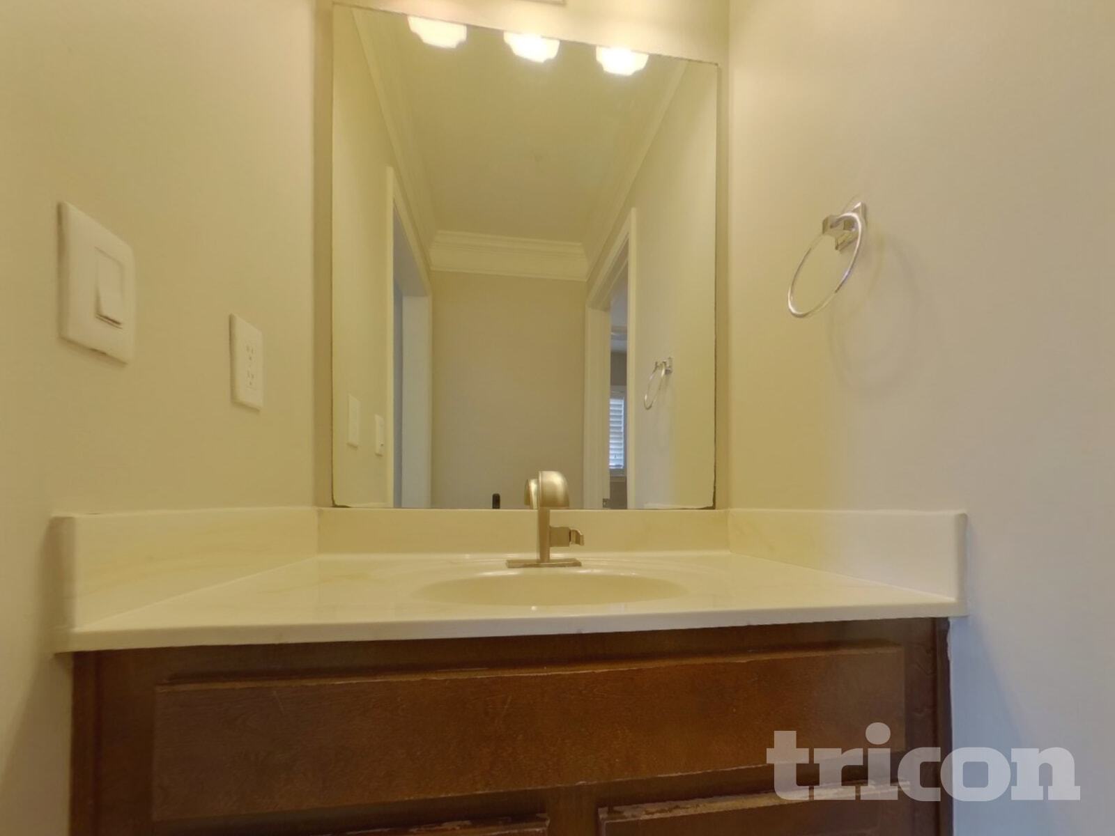 Building Photo - 4617 Town Manor Dr