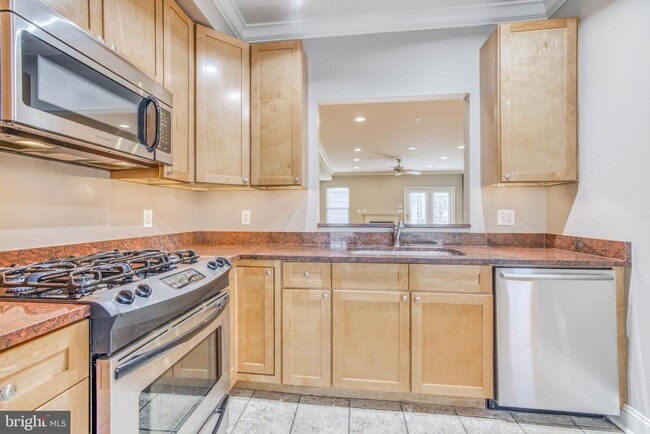 Primary Photo - 1320 Race St