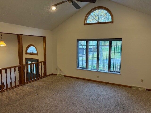 Building Photo - 945 1/2 Broglie Dr