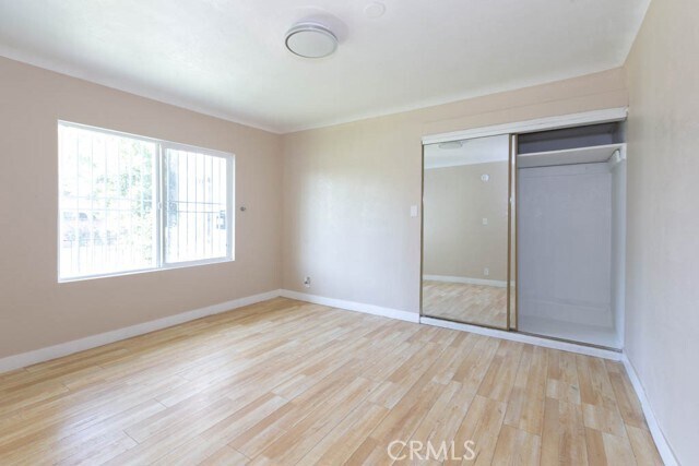 Building Photo - 1055 W 84th Pl