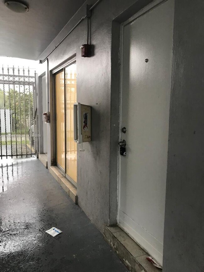 Building Photo - 1951 NE 167th St