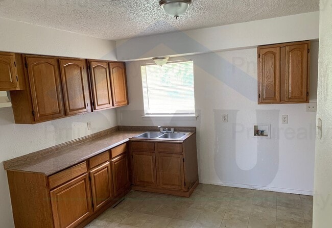 Building Photo - COMING SOON! Charming 3-bed 1- bath in Dal...