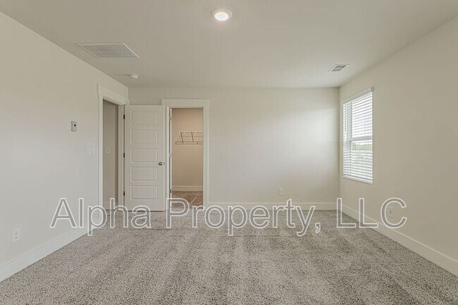 Building Photo - 164 Bromes Way