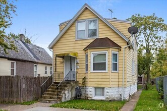 Building Photo - 3 bedroom in Chicago IL 60628