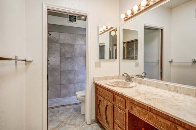 Building Photo - 5374 N Flint Ave