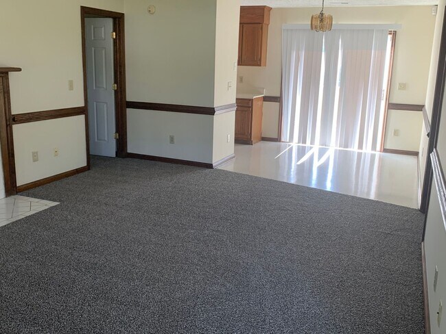 Building Photo - Beautiful home located right outside City Limits - COMING SOON