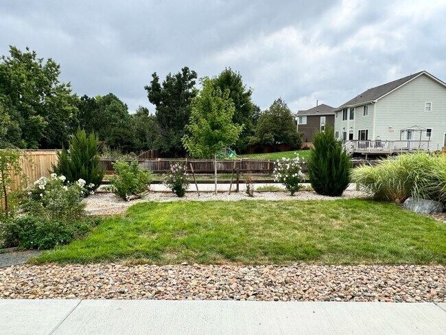 Building Photo - 10848 Hayloft St