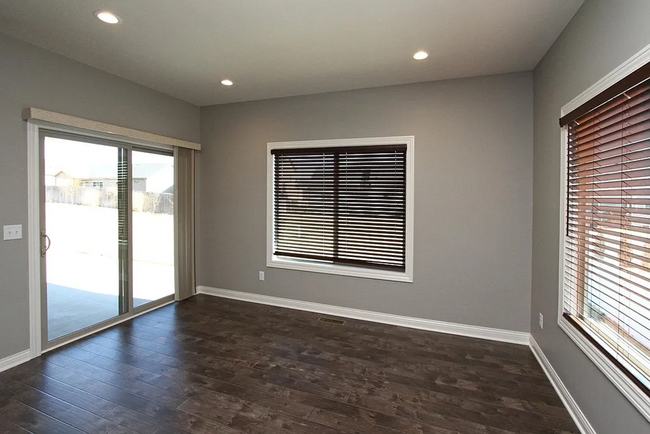 Building Photo - 5 Bedroom and 3 Bathroom House available J...
