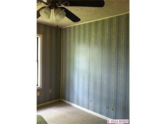 Building Photo - Comfortable living in this 3-bedroom, 1-bath home