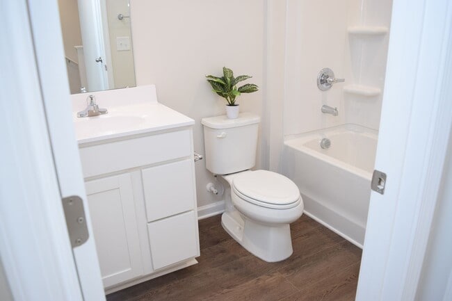 Building Photo - Modern 3-Bedroom Townhouse with Garage & P...